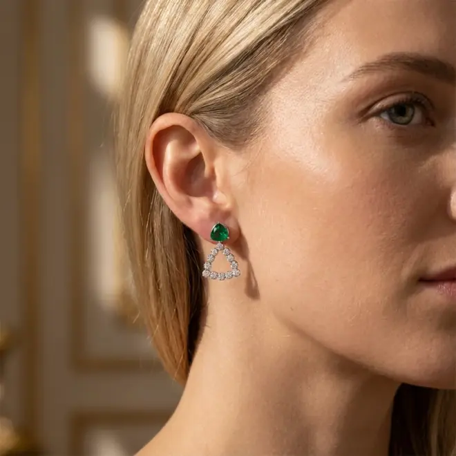 Brinco Deux Formes de Esmeralda em Ouro Branco 18k com Diamantes - Detalhe