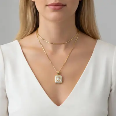 Colar Icon Quadra em Ouro Amarelo 18k com Diamantes e Madre Pérola - Aplicada