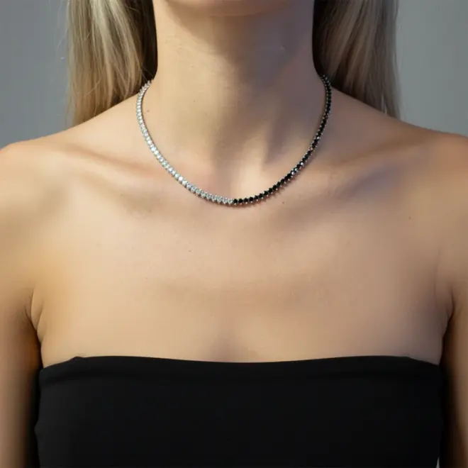 Colar Riviera Equilíbrio Noir em Ouro Branco 18k com Diamantes Brancos e Negros - Detalhe