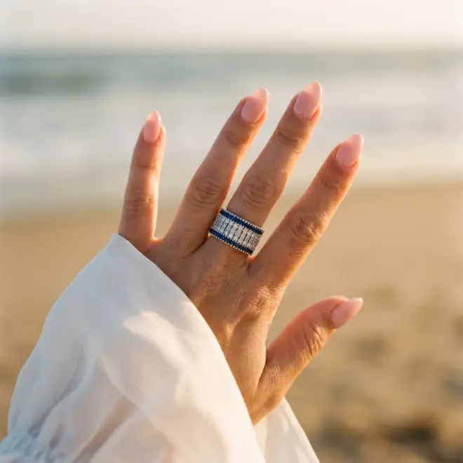 Anel Blu Mare Large em Ouro Branco 18k com Safiras e Diamantes - Detalhe