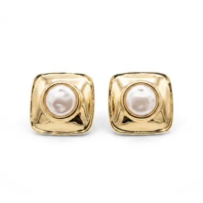 Brinco Carré Perle em Ouro Amarelo 18k com Pérola Barroca
